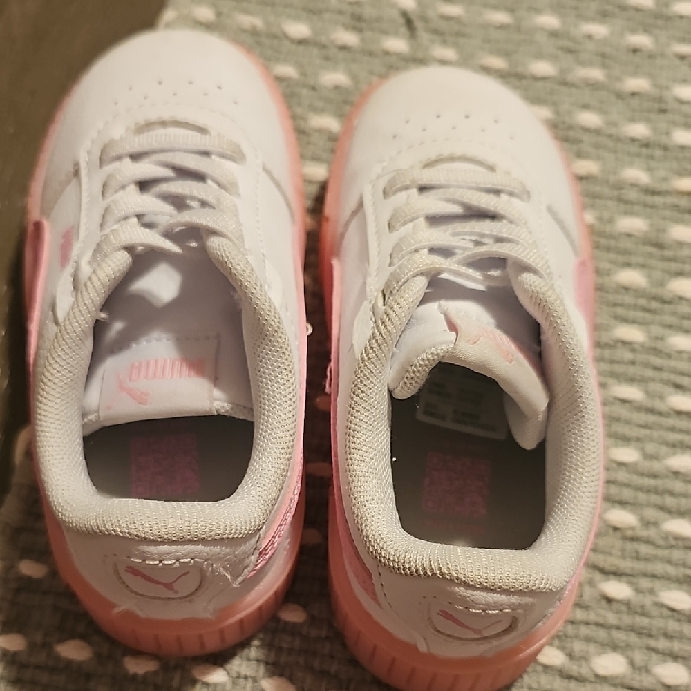 Puma Kids Sneakers in White and Pink